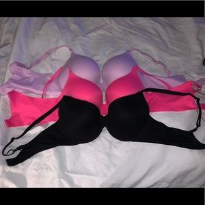 Victoria Secret Bra’s size: 34B brand new NEVER BEEN WORN!!!!